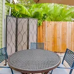 Historic Nola Side Hall Cottage Near Hotspots!