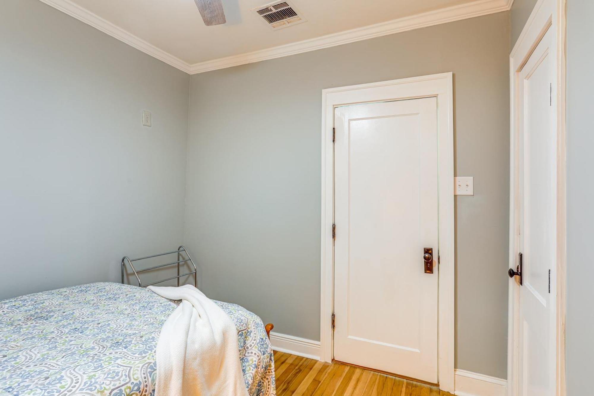 Historic Nola Side Hall Near Hotspots! Holiday home *
