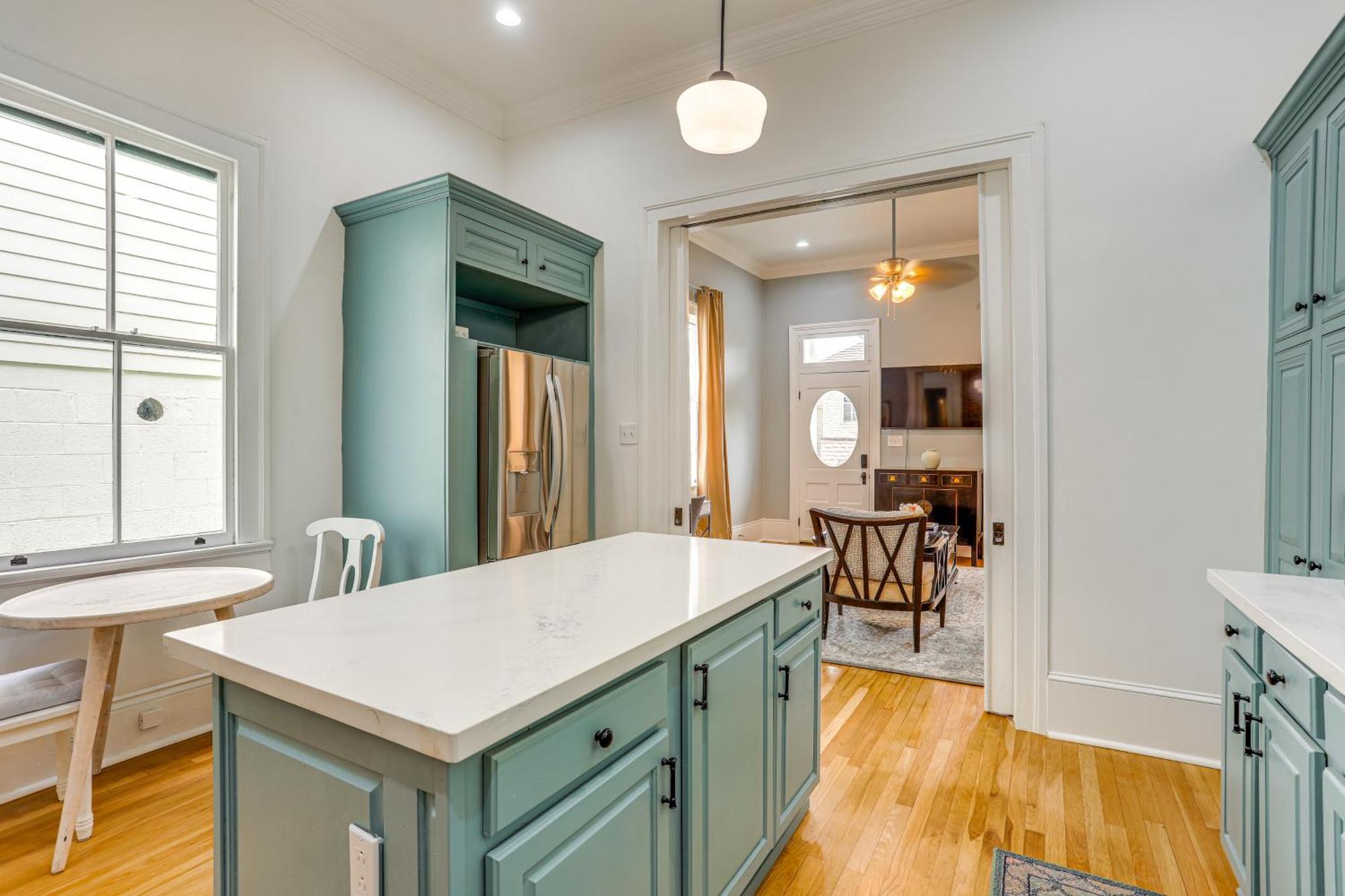 Historic Nola Side Hall Near Hotspots! Holiday home *