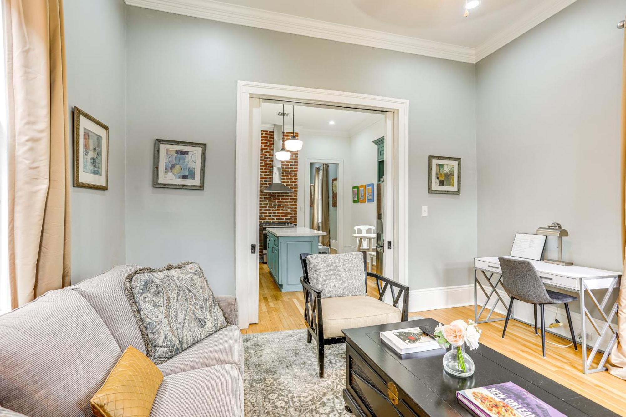 Historic Nola Side Hall Near Hotspots! Holiday home New Orleans